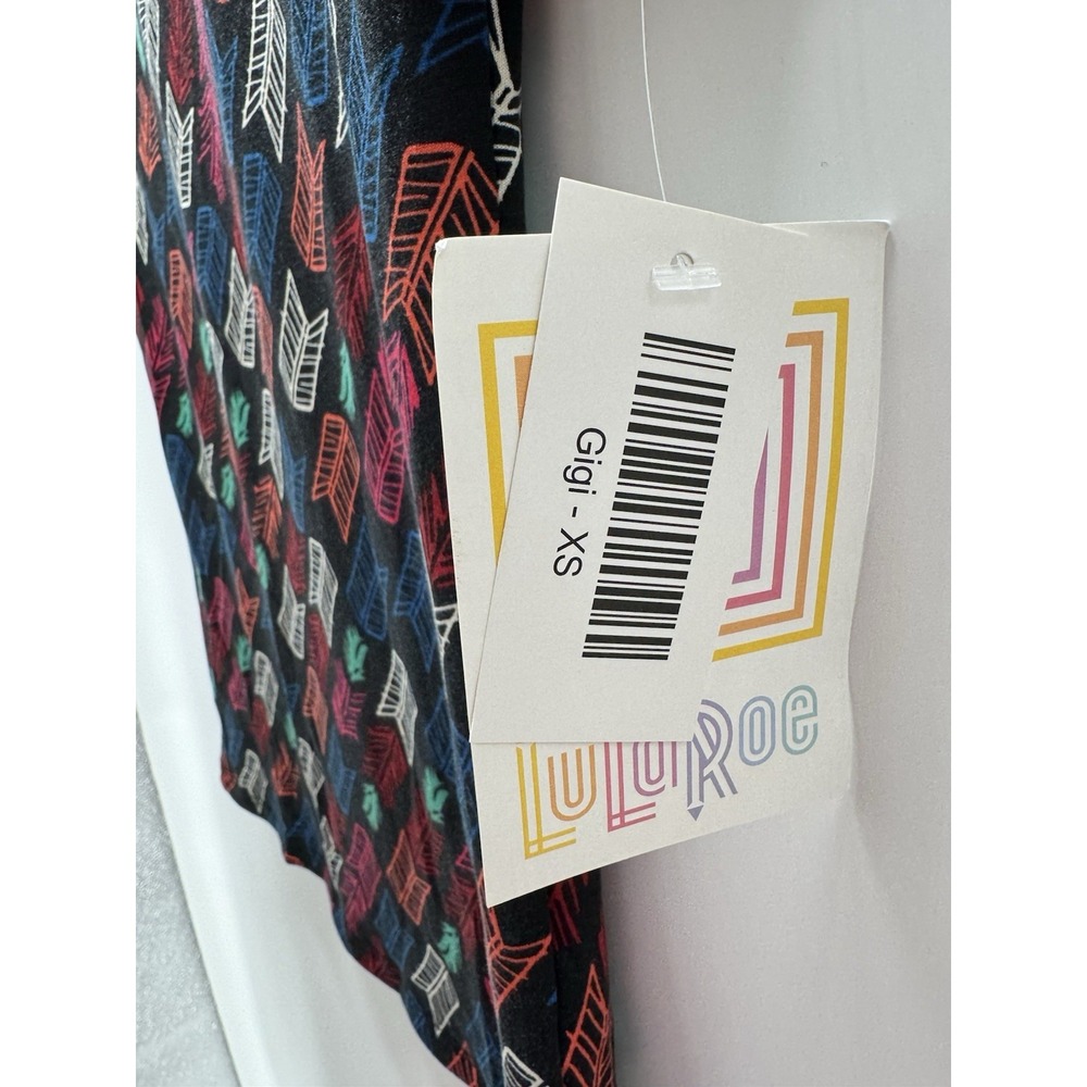 NWT LuLaRoe Gigi Tee XS Black Arrow Feather Boho Indie Y2K Stretch Shirt Top - Picture 4 of 8